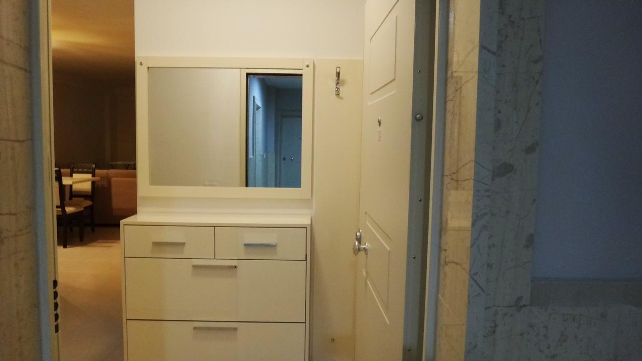 Apartament In White *