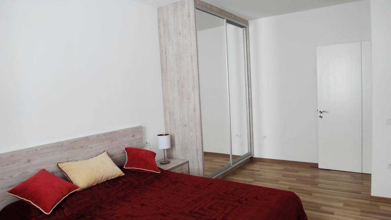 Apartament In White *
